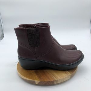 Clarks Collection Delana Joleen Boots Womens 9M Burgundy Comfort Shoes Zip